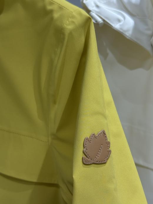 点此购买 乐飞叶春夏季女士户外防水冲锋衣风衣夹克外套 ss 341802 商品图8