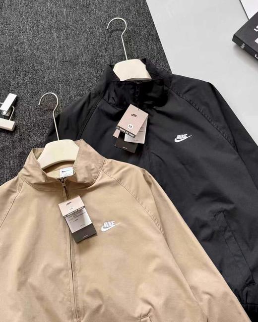 F031056男子宽松插肩防水夹克新款叠搭网眼刺绣舒适外套 商品图1