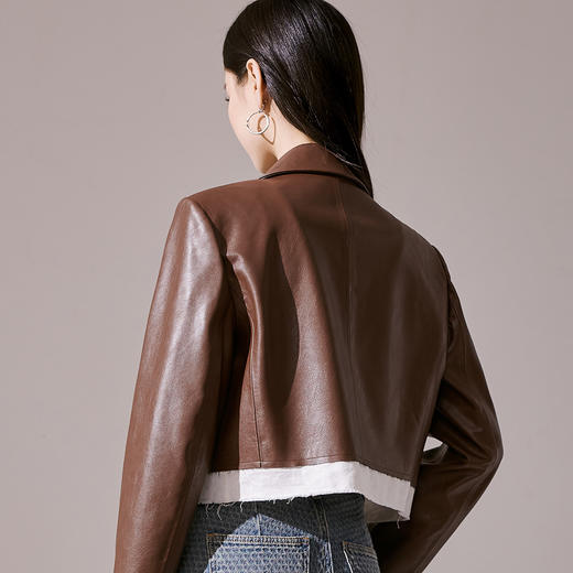 芳外新款复古气质小皮衣西装领长袖短外套女8I23CW1225 商品图3