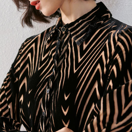 剩S/M/L 米思阳秋季新款复古气质植绒条纹中长裙宽松衬衫袖连衣裙0003 商品图5