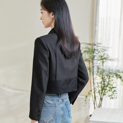 剩XL/XXL 米思阳2026春季新款时尚设计感短款西装压花拼接一粒扣外套女0650 商品图3