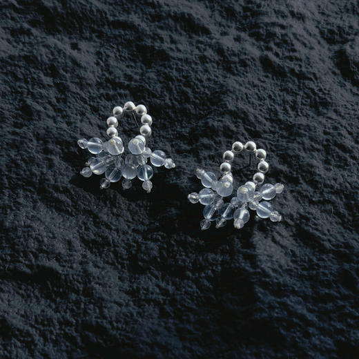 「深海之息」海蓝宝灰月光耳饰 | 总长约2.5cm 灰月光石耳环 游弋的精灵 to me 天然石饰品 商品图0