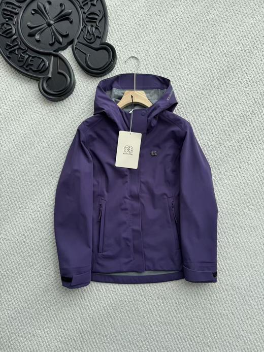 点此购买 可隆春秋季女士户外机能软壳夹克 hbj 341823 商品图1