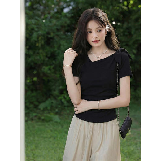 鹿向南「黑糖玛奇朵」黑色斜肩短袖t恤女夏新款小众修身短款上衣 商品图2