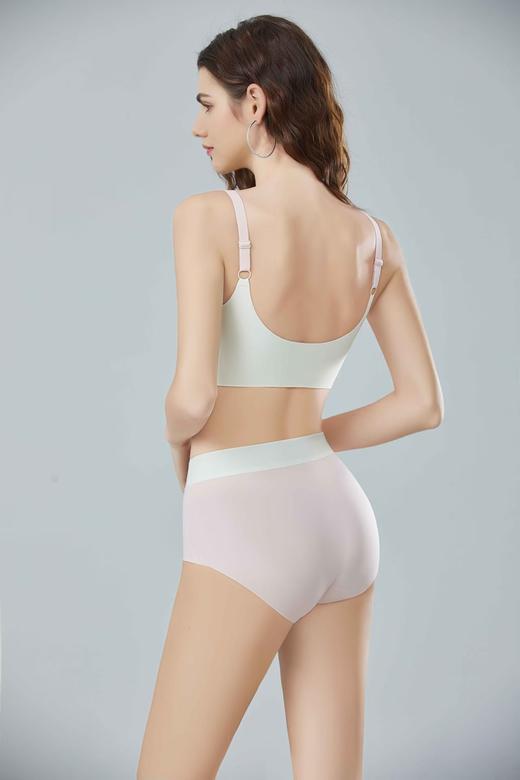 7A级抑菌舒适+塑形芬腾女士无痕撞色运动风内衣套装 商品图7