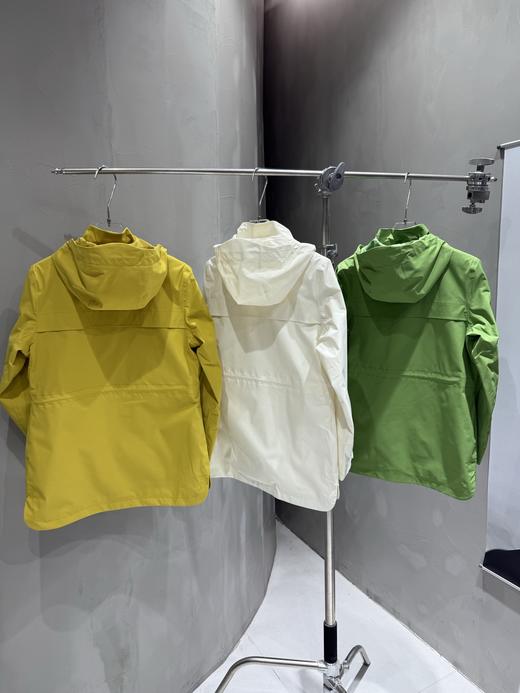 点此购买 乐飞叶春夏季女士户外防水冲锋衣风衣夹克外套 ss 341802 商品图1