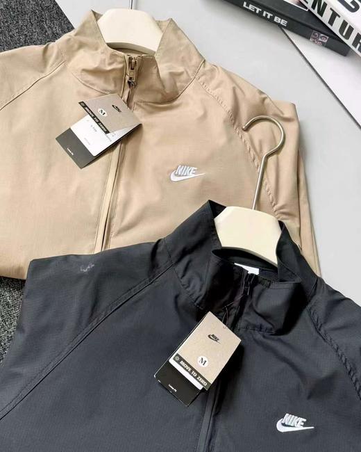 F031056男子宽松插肩防水夹克新款叠搭网眼刺绣舒适外套 商品图2