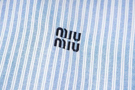 F031018新款小标字母Logo柔软舒适时尚简约青春活力休闲条纹衬衫上衣 商品图4