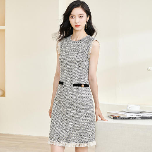 剩S/M/L/XL 米思阳2025秋季新款简约优雅小香混色黑白直筒流苏花边连衣裙3187 商品图1