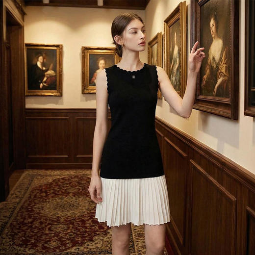 「自」全新升级【铂金会员275/天猫369/差价94】(40139)洛诗琳法式轻奢撞色连衣裙2026春夏新款圆领百褶针织连衣裙 商品图2