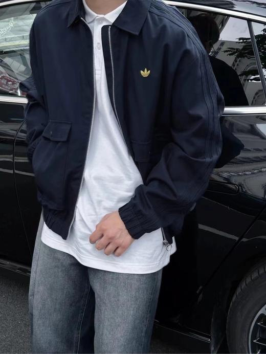 F031050纯色金标刺绣品牌Logo翻领拉链长袖工装夹克外套 商品图6