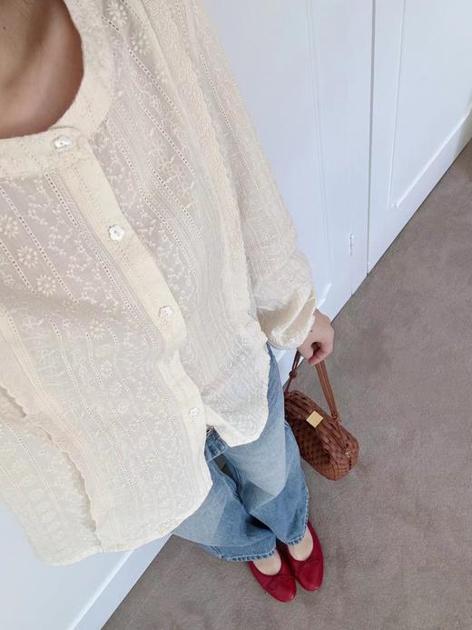 F031059早春假日法式轻薄呼吸感透气纯棉刺绣提花时尚清淡配色特殊领口衬衫 商品图8