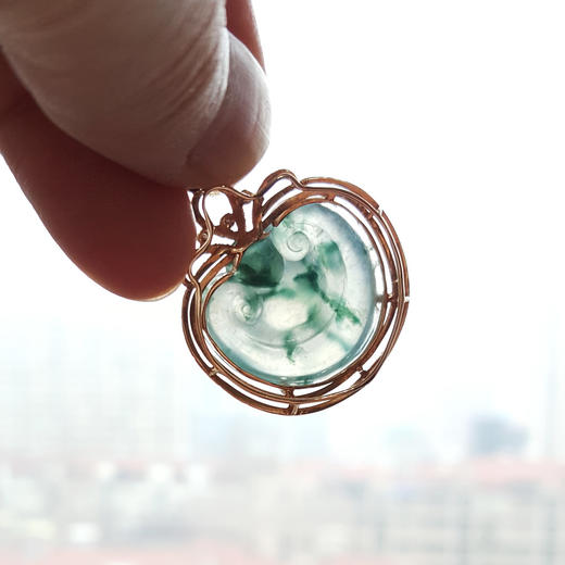 【天然正品】A货翡翠AU750黄金镶钻镶天然细腻冰种飘蓝花如意（万事如意）翡翠吊坠项链32.8*24.3*11.2MM（皆取最大值）120226NJT20 商品图3