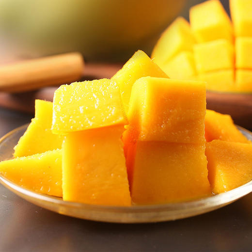 【抢鲜吃❗️9斤只要🔥越南大青芒】单果个头饱满硕大，果核扁小，果肉厚实饱满，入口即化不塞牙，汁水丰盈，10斤水果新鲜整箱当季青皮芒金煌芒特大果QQ 商品图2