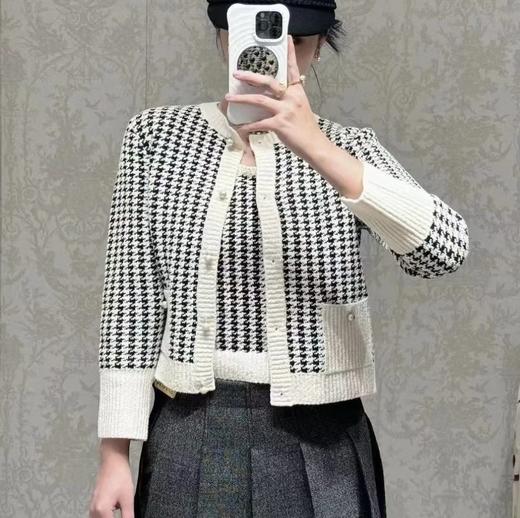重磅渠道 CD圈圈纱千鸟格  针织两件套 针织背心 口袋针织开衫外套   一套入！ 商品图0