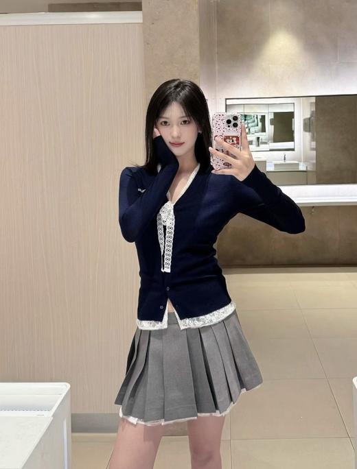 一店k Ann女孩👧🏻就这么水灵灵的美上了！开春绝美上衣！氛围感作弊神器！把学院感和甜妹气织进羊毛纤维里！谁穿谁好看系列～小香风假两件绵羊毛蕾丝针织开衫 商品图5