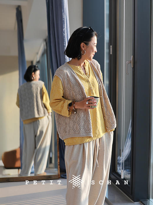 Petit Schan小闪 CLO#1068 Lucent Silhouette 清影 棉羊毛镂空V领针织马甲 商品图3