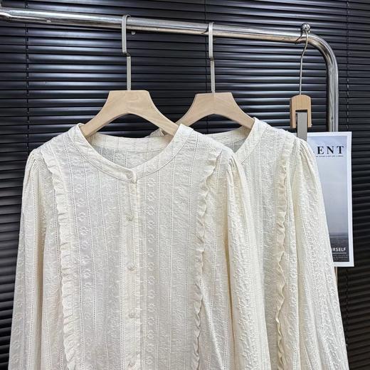 F031059早春假日法式轻薄呼吸感透气纯棉刺绣提花时尚清淡配色特殊领口衬衫 商品图2