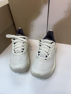女款运动鞋hu