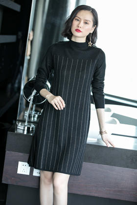 剩M/L 芳外秋季经典竖条纹显瘦针织连衣裙中长裙宽松舒适长袖连衣裙