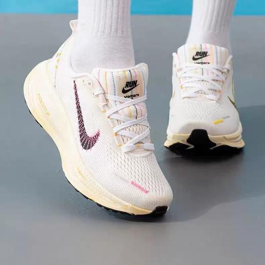 【春上新】【88折】7楼耐克360 女子VOMERO 18迈柔运动公路专业跑步鞋IQ1155-101吊牌价1149现价1011 商品图0