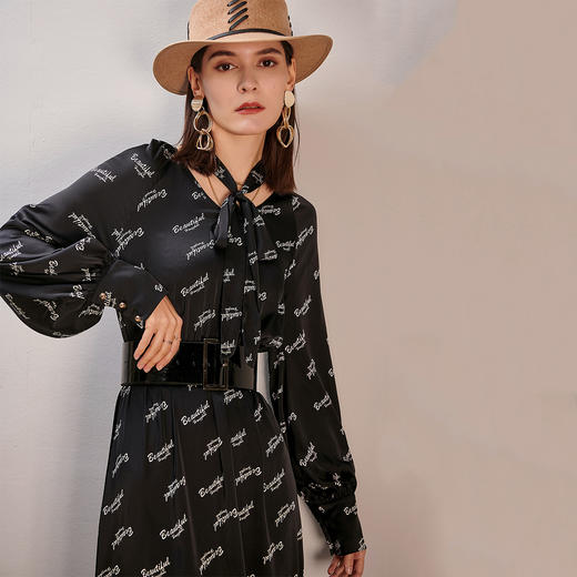 芳外春季新品休闲时尚淑女弹力灯笼袖连衣裙女 商品图4