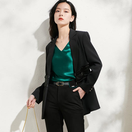 剩S/M/L/XL 芳外新款通勤休闲黑色修身西装薄款褶皱拼接长袖外套8T22AX0245 商品图1