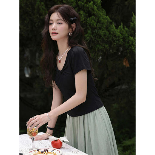 鹿向南「墨絮」黑色正肩短款上衣女U领设计感修身2026夏季新款T恤 商品图1