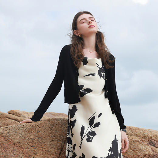 三彩2026夏季新款坑条针织衫V领开衫外套短款长袖罩衫轻薄小衫M 商品图2