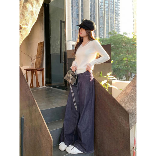 【110元任选2件】现货！ 韩系白色v领针织衫 商品图2