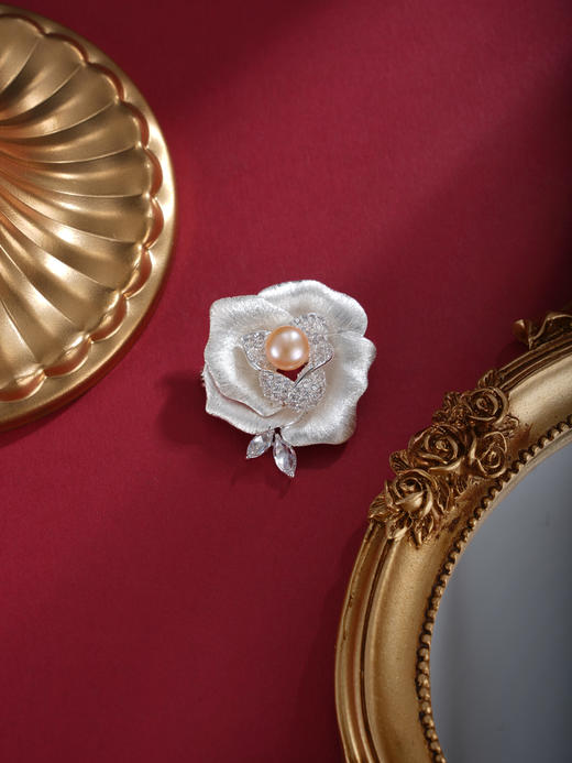 子佩集【芳露凝华】珍珠惜王妃胸针【XXXZ273】白玫瑰2602 商品图3