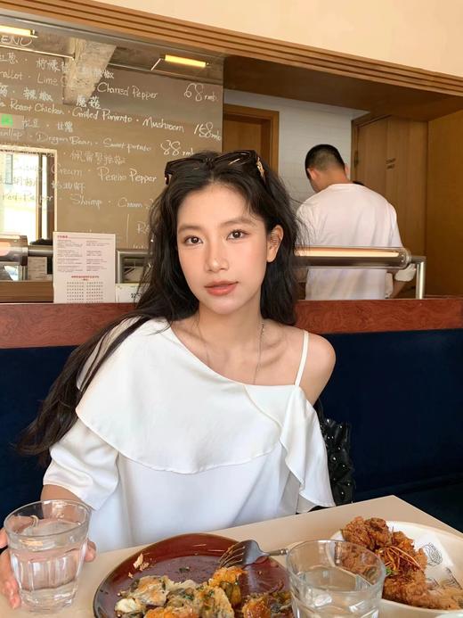 F031060早春新款天丝莱赛尔设计感荷叶边漏肩气质时尚反复穿搭百搭短袖衬衫 商品图8