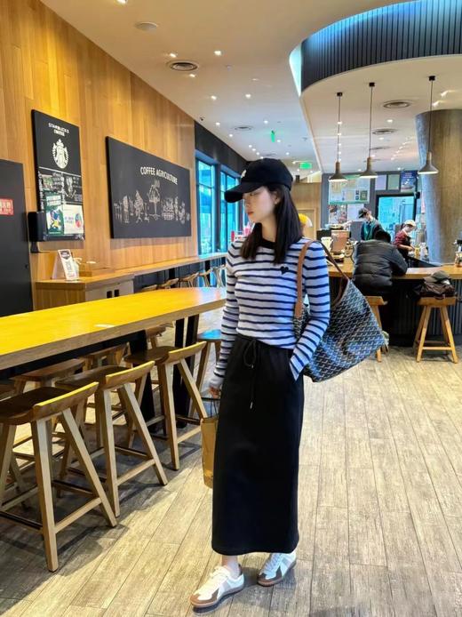 F031003显白蔚蓝早春新款时髦撞色条纹爱心刺绣舒适针织衫上衣 商品图6