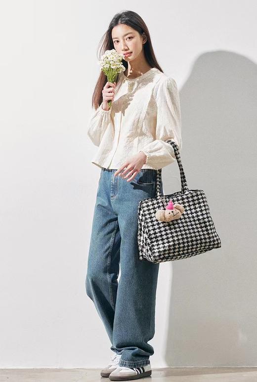 F031059早春假日法式轻薄呼吸感透气纯棉刺绣提花时尚清淡配色特殊领口衬衫 商品图10