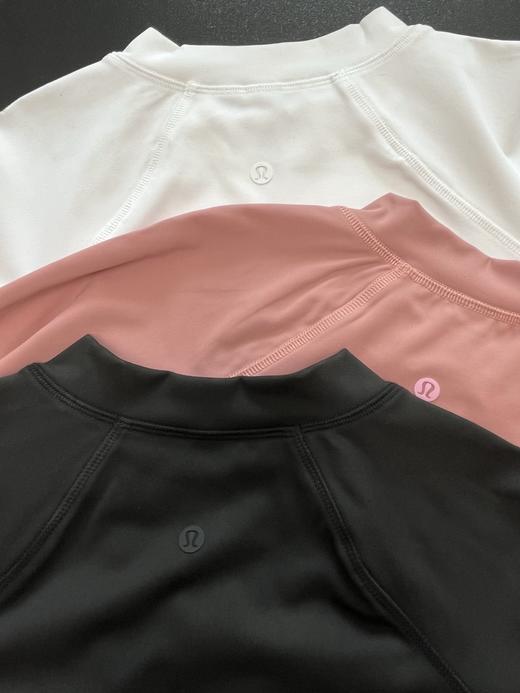 点此购买 露露春秋季女士下摆微喇半高领长袖T恤 ss 341800 商品图9