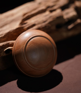 收藏级【印度迈索尔老山檀黑肉香粉罐】直径11cm 厚5cm | 大梦香堂