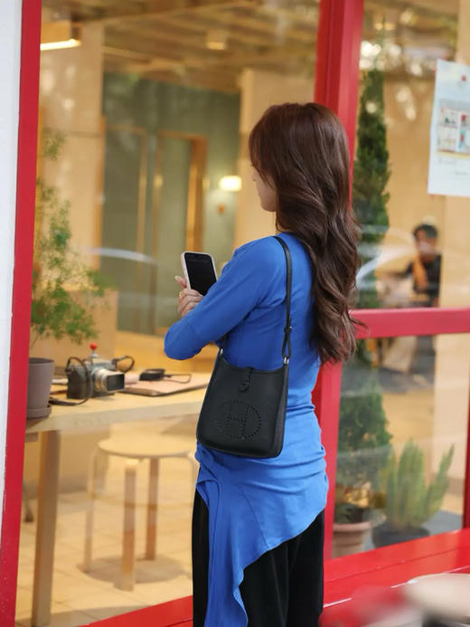 爱马仕 伊芙琳 黑色 银扣 mini togo皮 斜挎包 商品图3