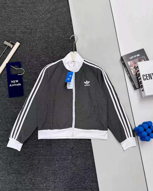 F031052新款女子针织运动宽松夹克外套三条纹长袖夹克 商品图4