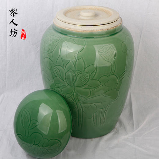 景德镇陶瓷骨灰罐 直身大口豆青荷花骨灰坛 商品图1
