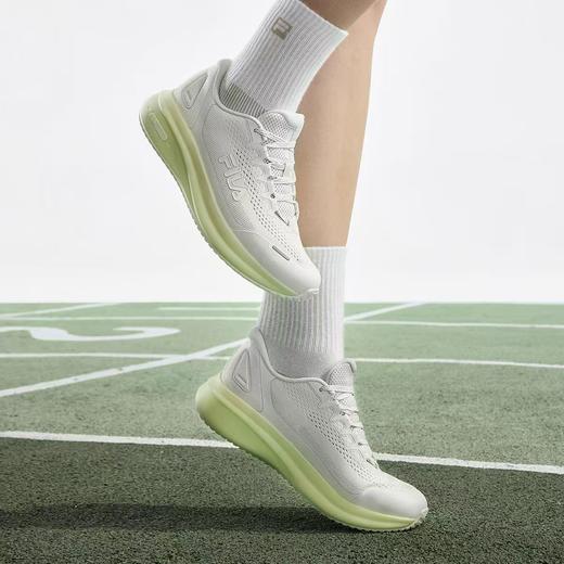 【斐乐】B座5楼Fila 男女柔云鞋  路跑专用 商品图0