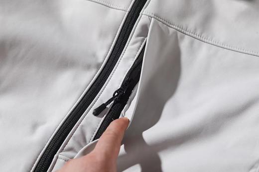 F031032男士防风防泼水抓绒保暖软壳刺绣红标标志夹克上衣 商品图10