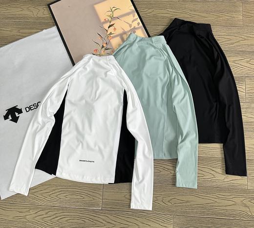 点此购买 迪桑特春秋季训练运动女士空气层运动上衣外套 hbj 341849 商品图1