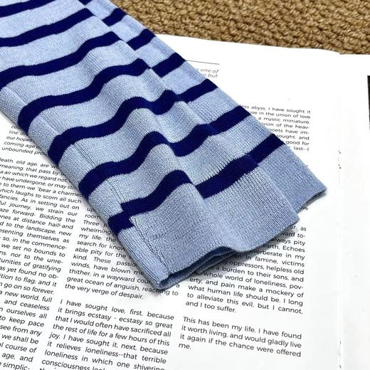 F031003显白蔚蓝早春新款时髦撞色条纹爱心刺绣舒适针织衫上衣 商品图13