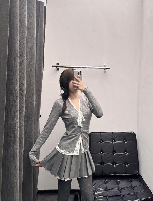 一店k Ann女孩👧🏻就这么水灵灵的美上了！开春绝美上衣！氛围感作弊神器！把学院感和甜妹气织进羊毛纤维里！谁穿谁好看系列～小香风假两件绵羊毛蕾丝针织开衫 商品图4