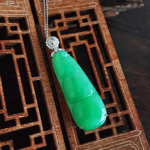 【天然正品】A货翡翠AU750收藏级白金镶钻镶天然细腻糯冰种满绿福豆翡翠吊坠项链58.1*18.5*7.6MM（皆取最大值）280226HSD46 商品图8