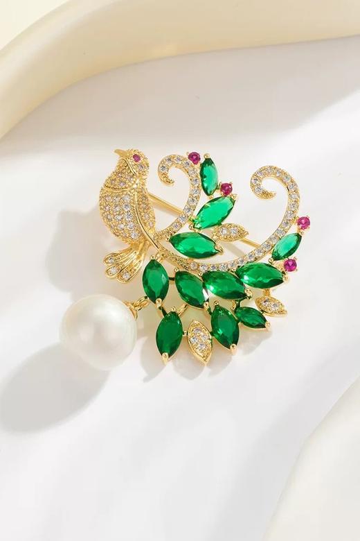 ESTACIA 贵气绿色锆石小鸟造型优雅胸针 21758 商品图0