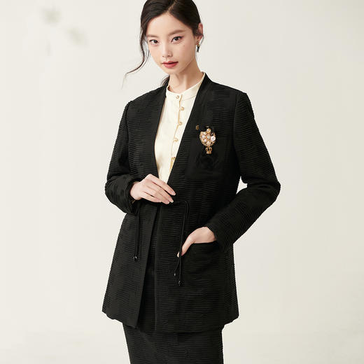 剩L 芳外新款宽松百搭肌理感V领西服国风盘扣西装外套女8T23AX0114 商品图3