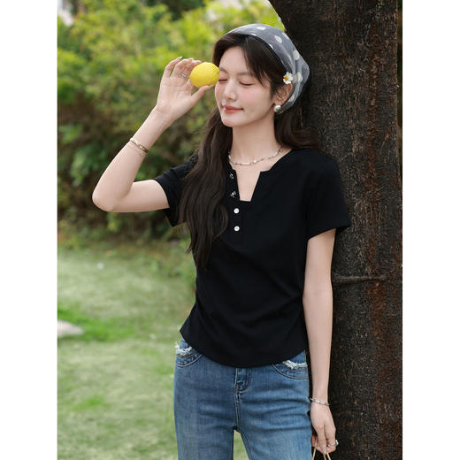 鹿向南「墨染星芒」黑色百搭设计感T恤2026夏新款显瘦V领上衣女 商品图1