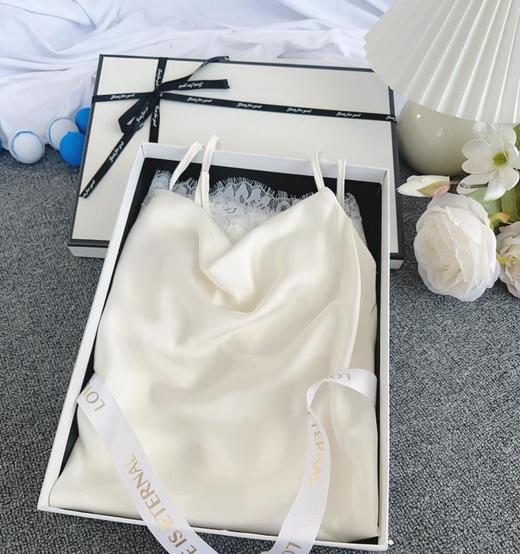 【手段了得的法式斩男睡裙】蕾丝细腻 双层隐形胸垫 柔光软丝吊带睡裙/套装 商品图6