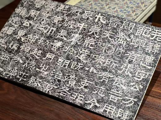 【新品】《汉张迁碑翁方纲刻跋本 梁启超全临张迁碑合辑》，梁启超 书，8开，共约210页，册页装，一函三册，岭南古籍出版社2025年11月一版一印。定价380，售价258元。 商品图7